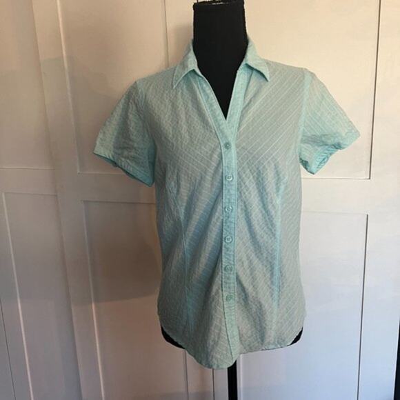 Columbia Women's Short Sleeve Button Down Top - Size Small - Picture 2 of 9